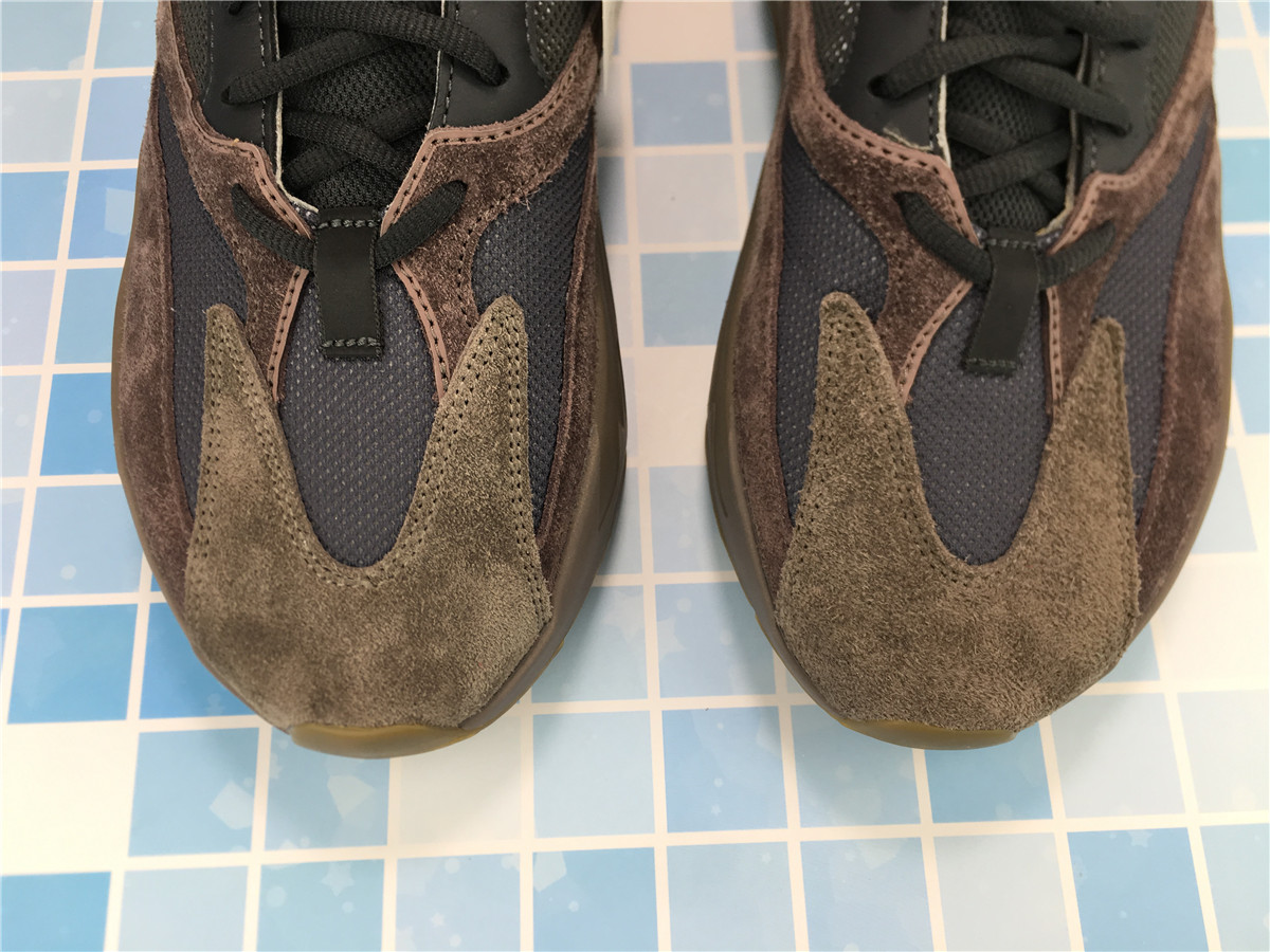 Yeezy Boost 700 Mauve EE9614